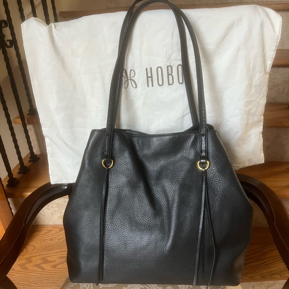 Hobo Kingston X-Large, black soft pebbled leatherTote Bag. Good condition .
